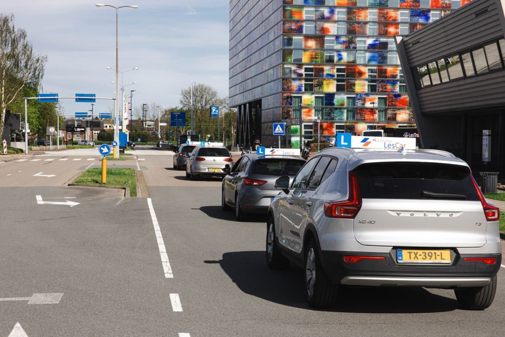 Rijschool LesCar - de beste rijschool Hilversum