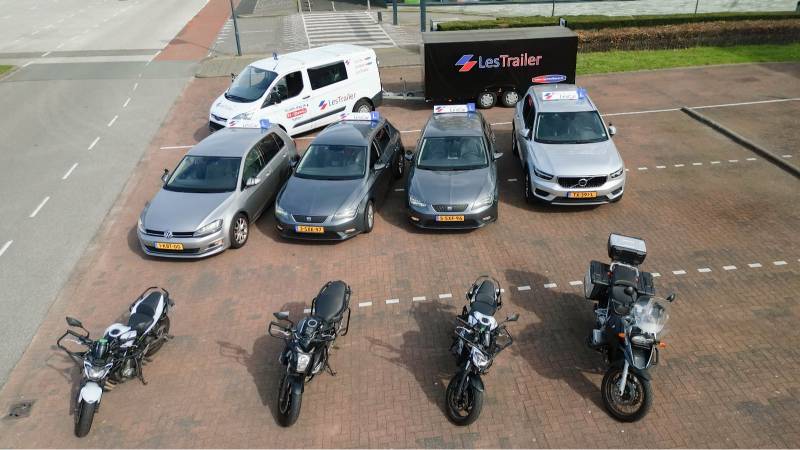 Rijschool LesCar - Rijlessen Auto - Theorie - de Beste Rijschool in Hilversum