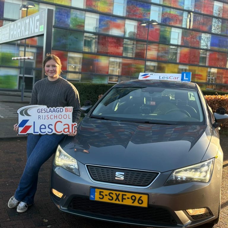 Emely is geslaagd voor haar rijbewijs