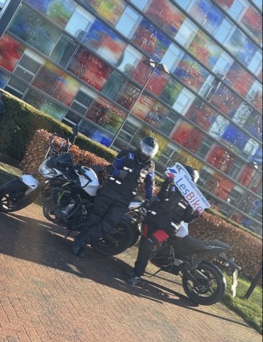 Adnane en Ihsane zijn geslaagd bij Rijschool LesCar