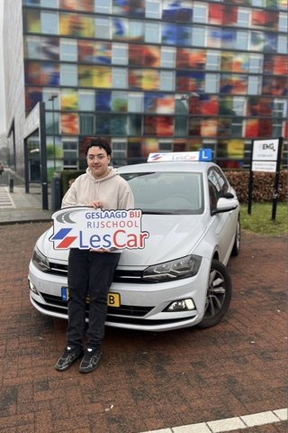 Ibrahim is geslaagd bij Rijschool LesCar Hilversum