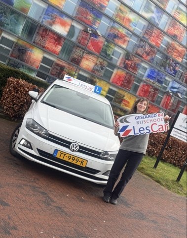 Olga is geslaagd bij Rijschool LesCar