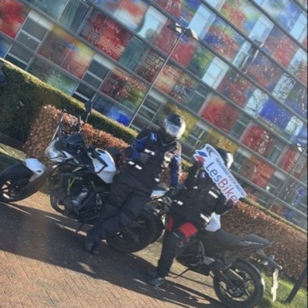 Adnane en Ihsane zijn geslaagd bij Rijschool LesCar