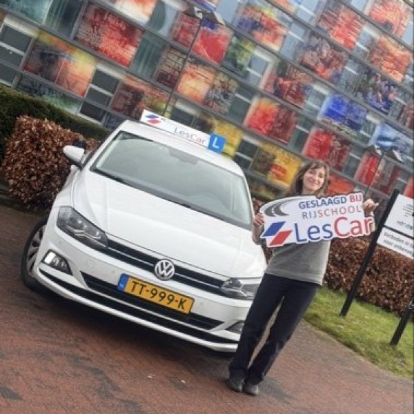 Olga is geslaagd bij Rijschool LesCar