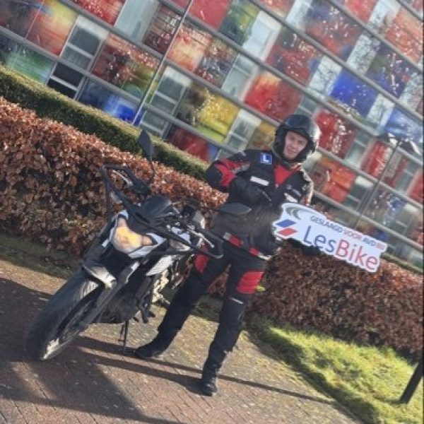 Ricardo is geslaagd bij Rijschool LesCar Hilversum