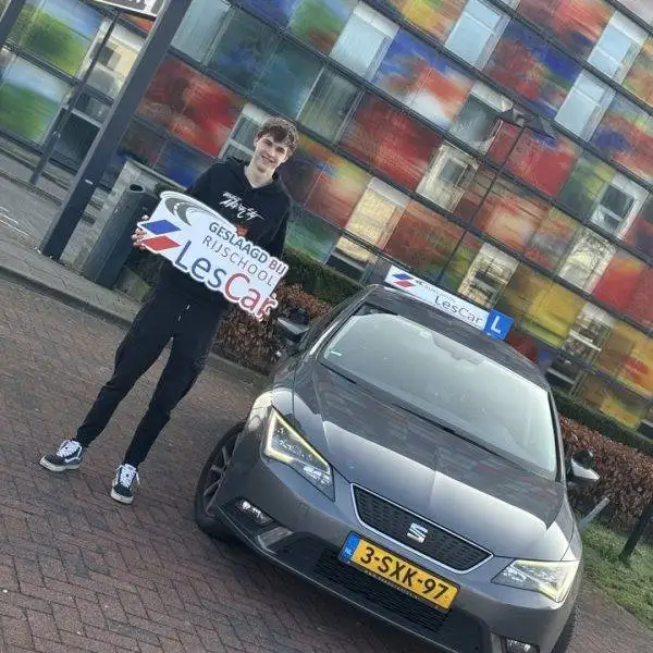 geslaagd bij rijschool LesCar