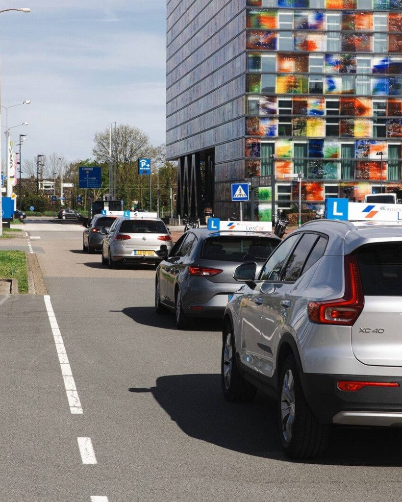 Rijschool LesCar - de beste rijschool Hilversum