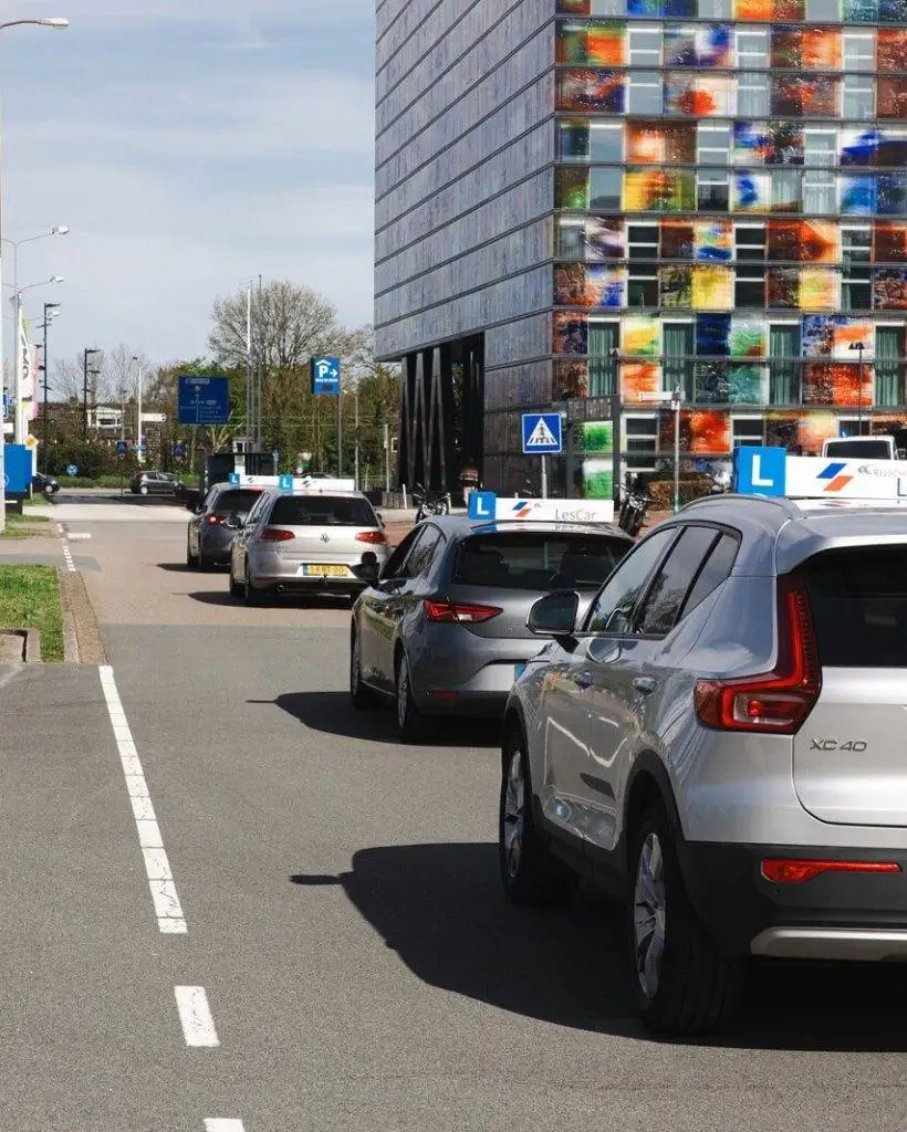 Rijschool LesCar - de beste rijschool Hilversum